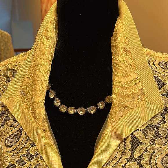 Elegant cream Lace top/topper with ribbon trim and belt and side slits. - Picture 3 of 3